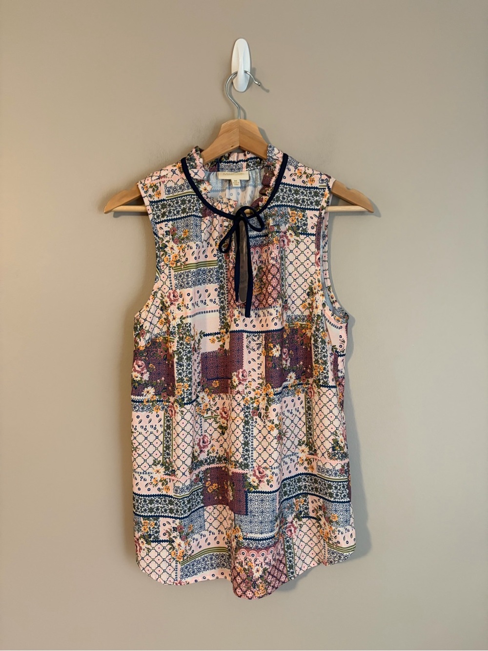 Modcloth Ruffled Tie Neck Patchwork Floral Sleeveless Blouse, Size M
